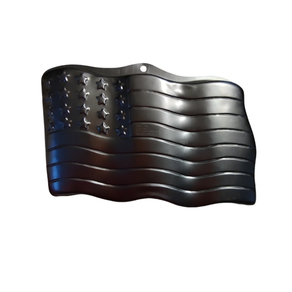 2/$10 Never been used Wilton Stars & Stripes cake pan - US Flag - patriotic - Picture 2 of 3